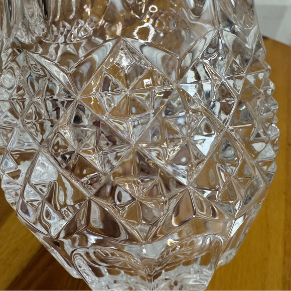Vintage diamond cut scalloped edge flower vase - Picture 5 of 7